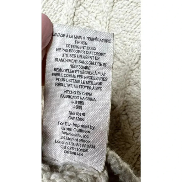 Free People cable knit cropped pullover sweater, size XS. - Picture 6 of 9